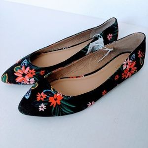 Old Navy black floral flats NWT  size 9